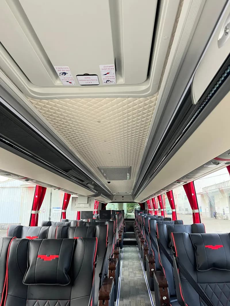 Passenger cabin — black_red, 2+2 layout