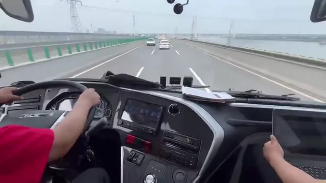 qoqnous-bus-548.mp4